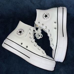 Chuck Taylor All Star Lift Platform White Leather
WOMEN'S HIGH TOP SHOE Size 5.5